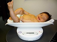Baby in Babywaage